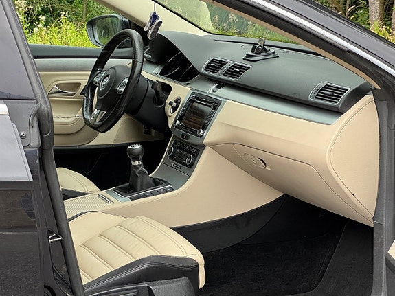 Volkswagen Passat CC 17 of 20