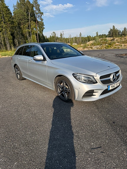 Mercedes-Benz C220 3 of 9