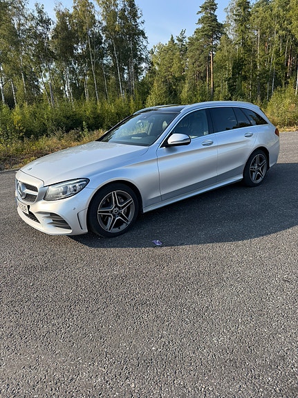 Mercedes-Benz C220 2 of 9