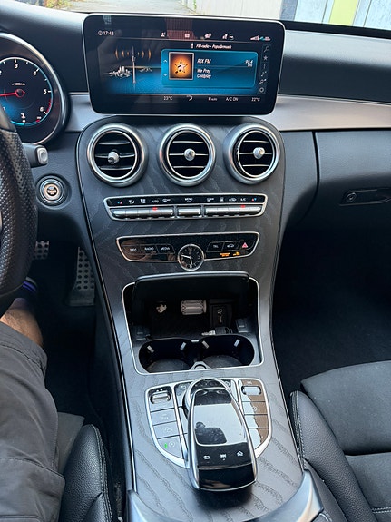 Mercedes-Benz C220 6 of 9