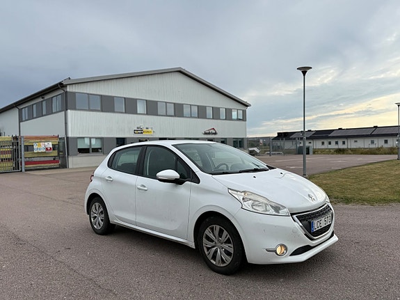 Peugeot 208 3 of 5
