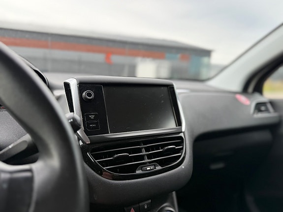 Peugeot 208 5 of 5