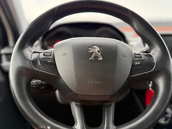 Peugeot 208 4 of 5