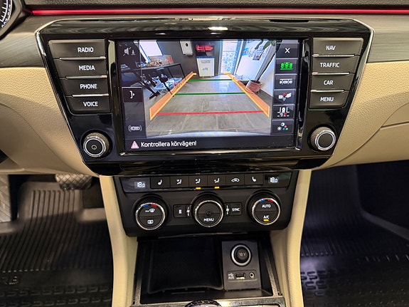 Skoda Superb 11 of 12