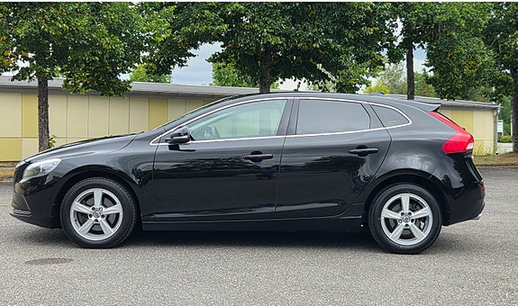 Volvo V40 3 of 9