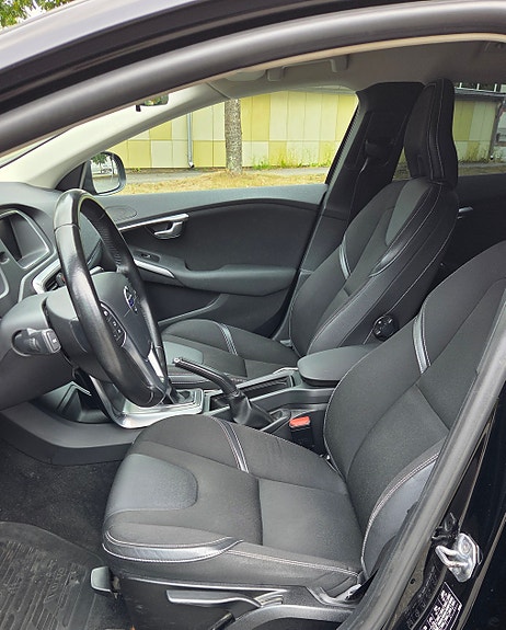 Volvo V40 7 of 9