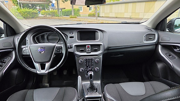 Volvo V40 6 of 9
