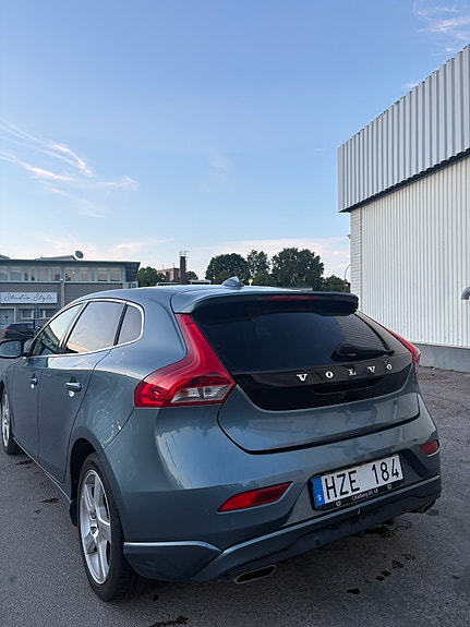 Volvo V40 3 of 6