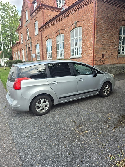 Peugeot 5008 5 of 7