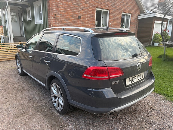 Volkswagen Passat Alltrack 3 of 7