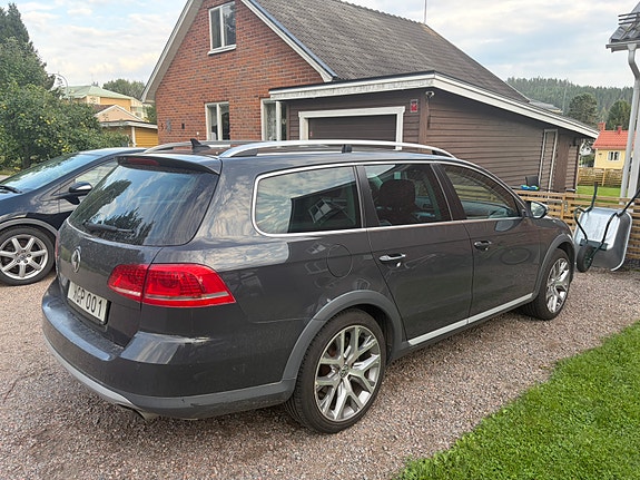Volkswagen Passat Alltrack 4 of 7