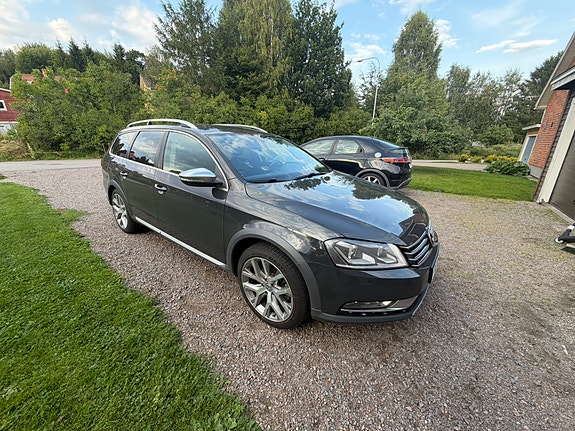 Volkswagen Passat Alltrack 2 of 7