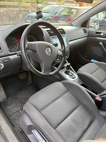 Volkswagen Golf V 9 of 9
