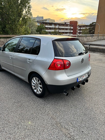 Volkswagen Golf V 3 of 9