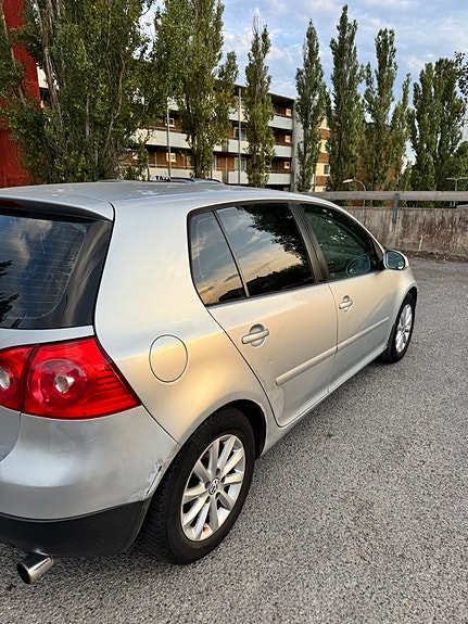 Volkswagen Golf V 5 of 9