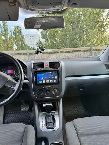 Volkswagen Golf V 2 of 9
