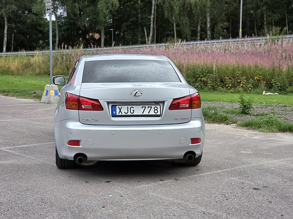 Lexus IS250 8 of 12