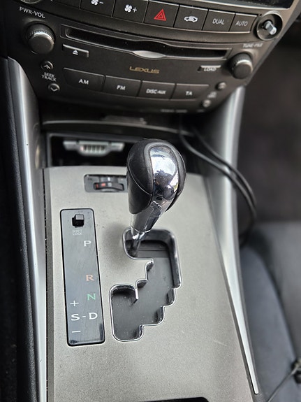 Lexus IS250 10 of 12