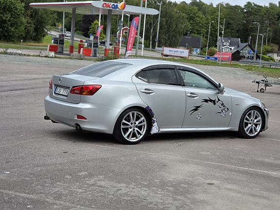 Lexus IS250 6 of 12