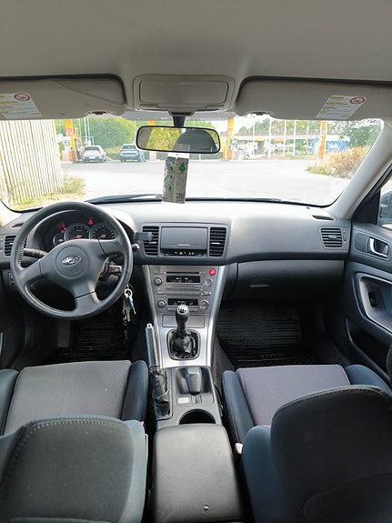 Subaru Legacy 8 of 12