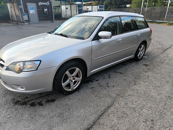 Subaru Legacy 3 of 12