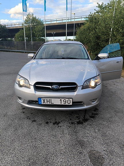 Subaru Legacy 2 of 12
