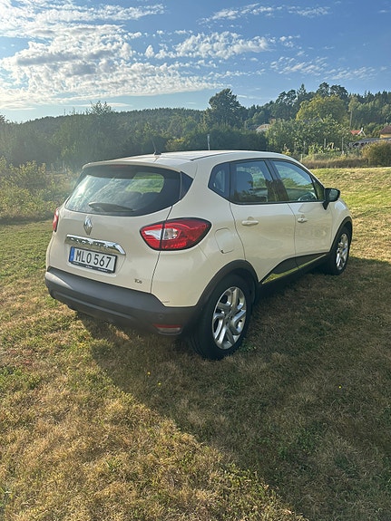 Renault Captur 2 of 5