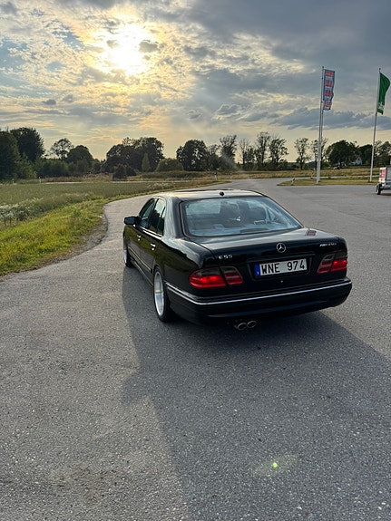Mercedes-Benz E55 6 of 13