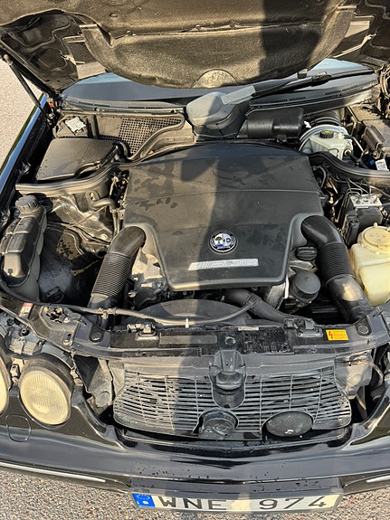 Mercedes-Benz E55 10 of 13