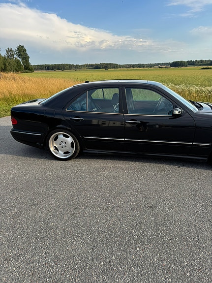 Mercedes-Benz E55 9 of 13