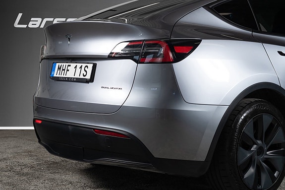 Tesla Model Y 17 of 17