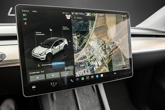Tesla Model Y 13 of 17