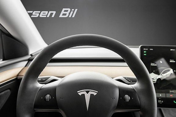 Tesla Model Y 15 of 17