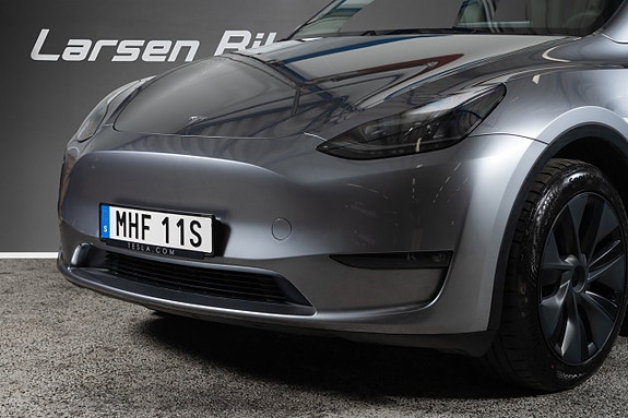 Tesla Model Y 16 of 17