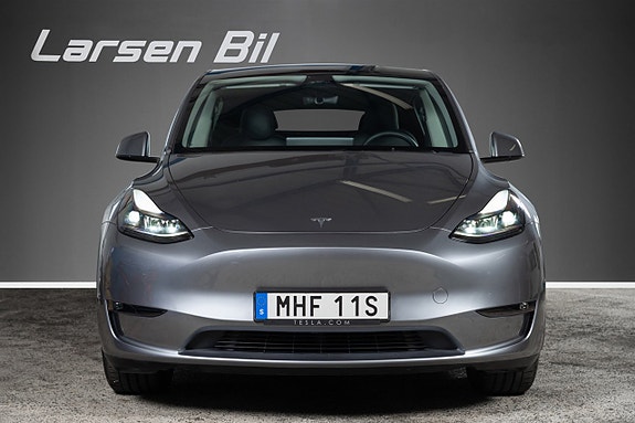 Tesla Model Y 4 of 17