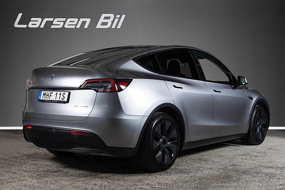 Tesla Model Y 2 of 17