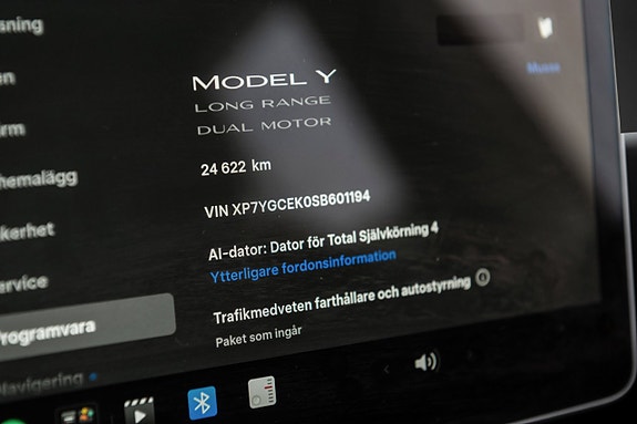 Tesla Model Y 14 of 17