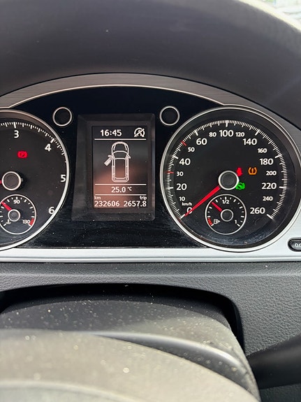 Volkswagen Passat Alltrack 2 of 6
