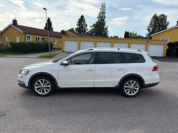 Volkswagen Passat Alltrack 4 of 6