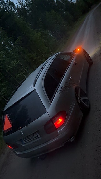 Mercedes-Benz E280 3 of 3
