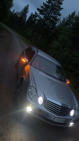 Mercedes-Benz E280 2 of 3