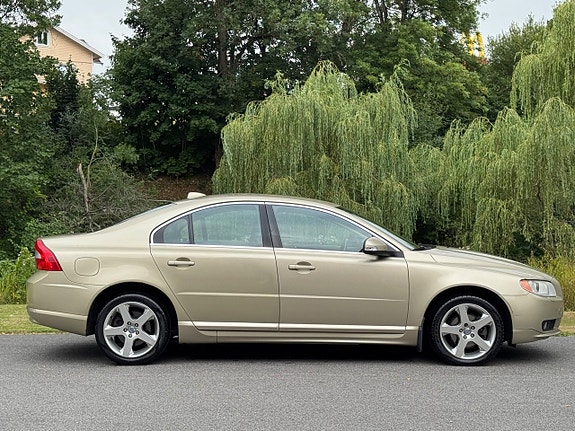 Volvo S80 2 of 17