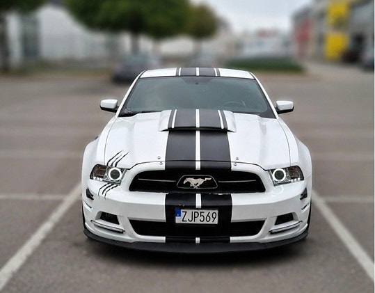 Ford Mustang 2 of 8