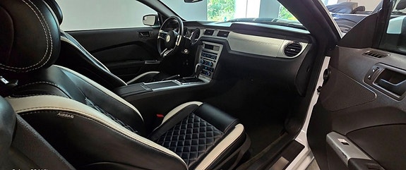 Ford Mustang 7 of 8