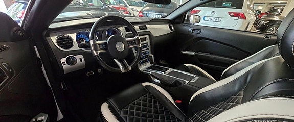 Ford Mustang 6 of 8