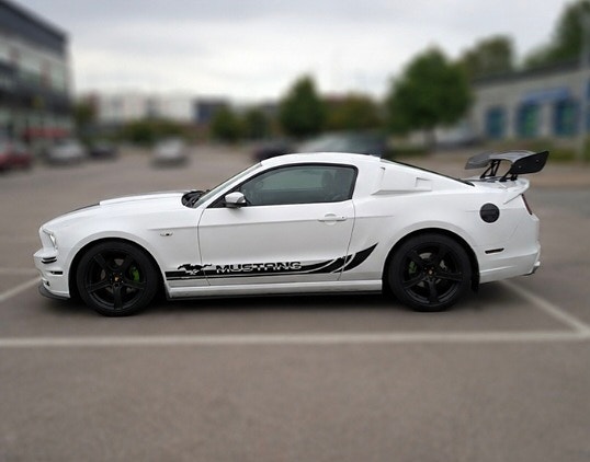 Ford Mustang 4 of 8