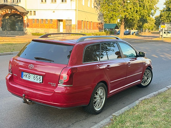 Toyota Avensis 3 of 9