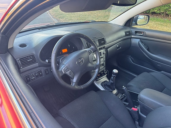 Toyota Avensis 6 of 9