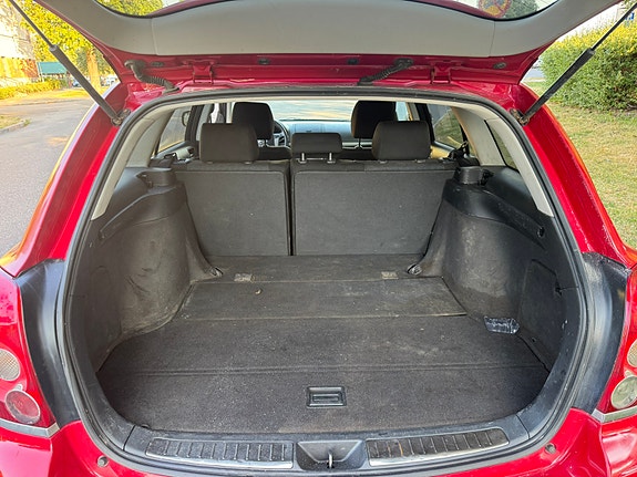 Toyota Avensis 7 of 9