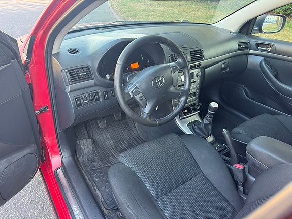 Toyota Avensis 5 of 9
